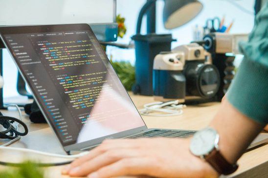 hacker-bueno-unsplash