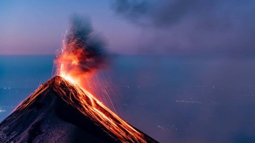 Criptomonedas precio erupción volcán unsplash