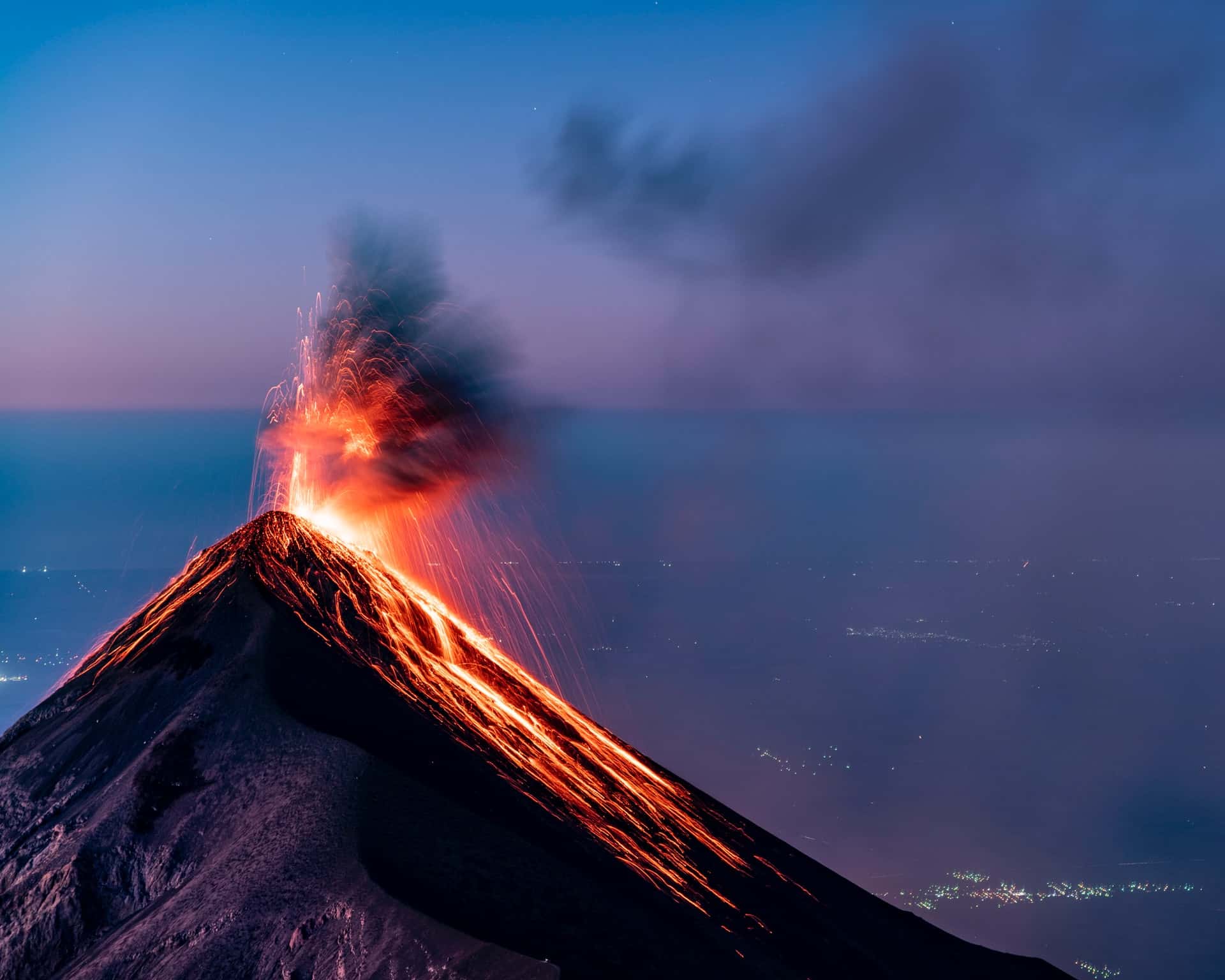 Criptomonedas precio erupción volcán unsplash