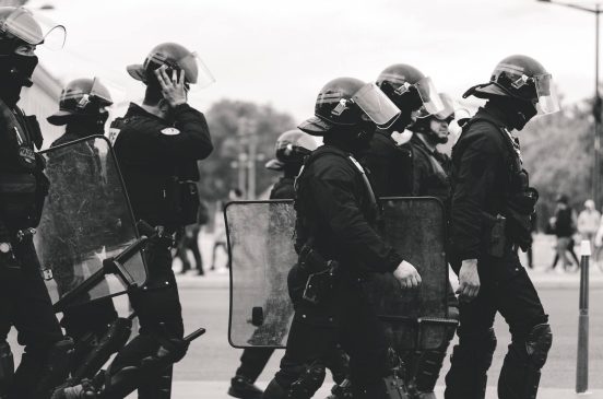 policía