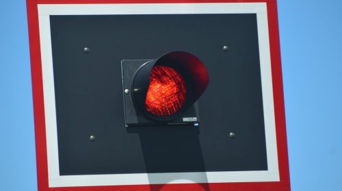 señal stop rojo -unsplash